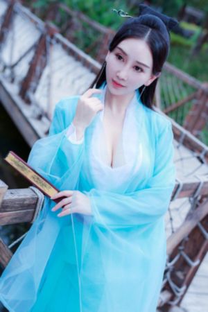 图书馆里的女友