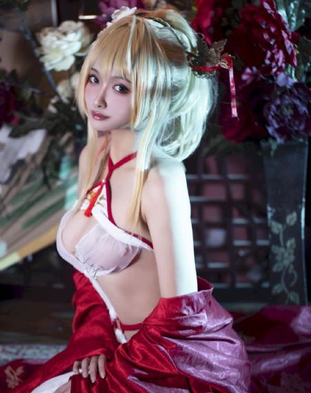 年轻漂亮的妈妈